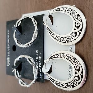 2 pairs of Ear rings